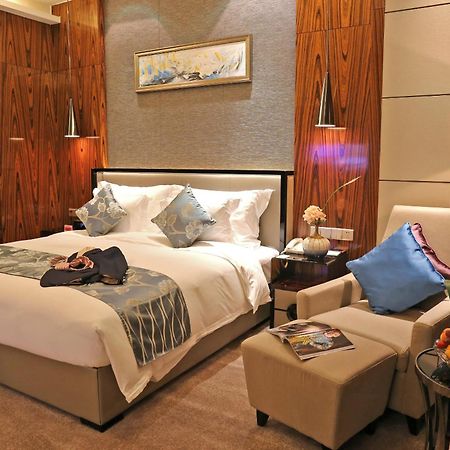 Ramada Plaza Liuzhou Liudong Hotel Buitenkant foto