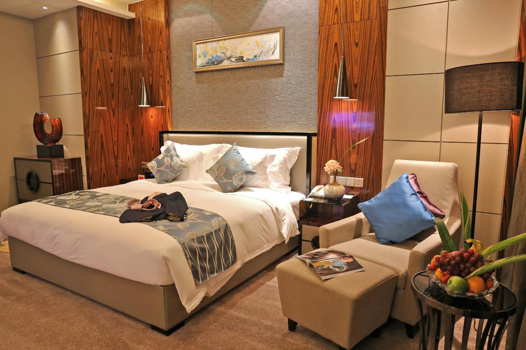 Ramada Plaza Liuzhou Liudong Hotel Buitenkant foto