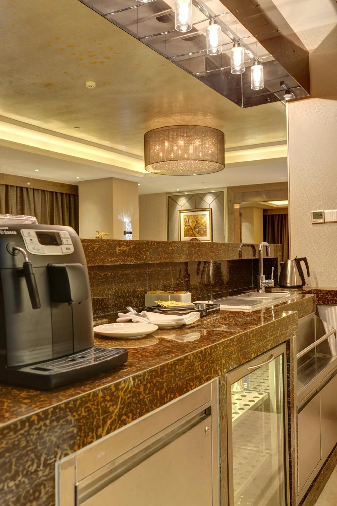 Ramada Plaza Liuzhou Liudong Hotel Buitenkant foto